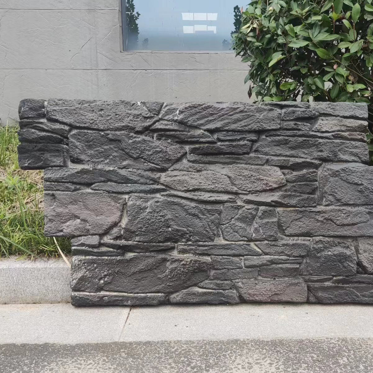 Britwall Rustic Stacked Slate PU Wall Panel Charcoal 1200 × 600 mm Pack of 2 – Charcoal Finish